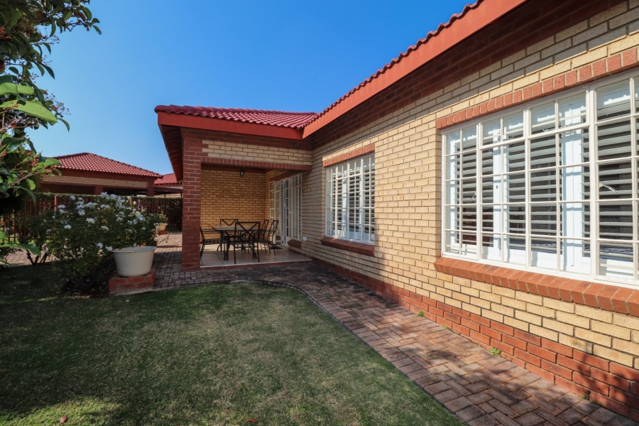 2 Bedroom Property for Sale in Flamwood North West